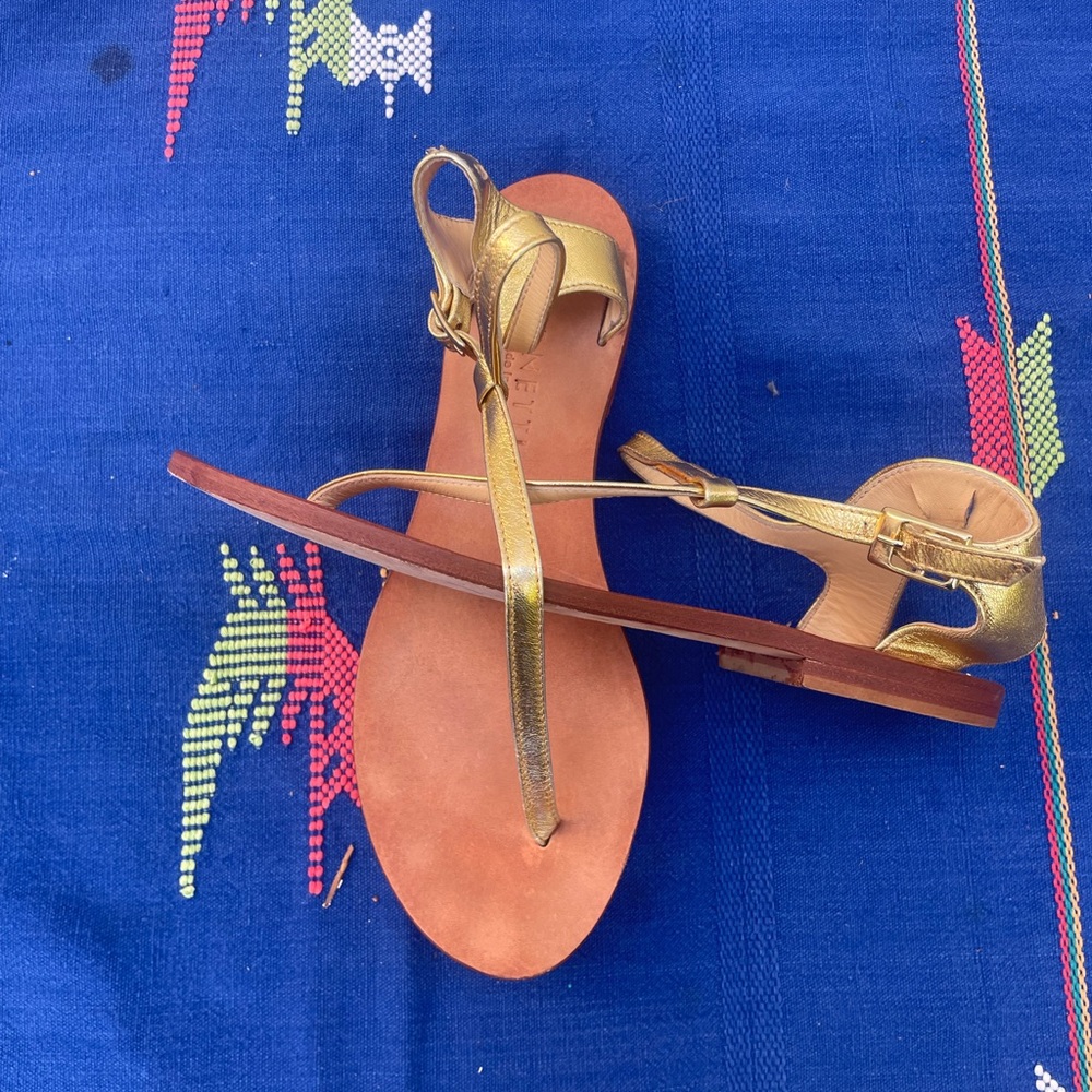 CoRNETTI Gold Leather T-strap Sandal